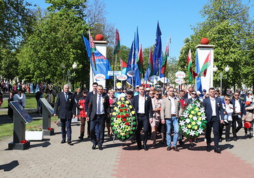 Мы будем помнить и ценить бессмертный подвиг нашего народа!