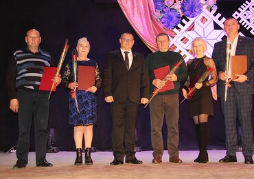 «Земля теплом труда согрета»