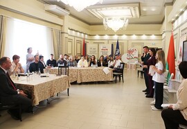 Сегодня мы - единая нация и будущее за нами!