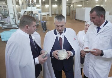Пуск – осенью: губернатору Ивану Крупко презентовали новые линии Калинковичского молочного комбината